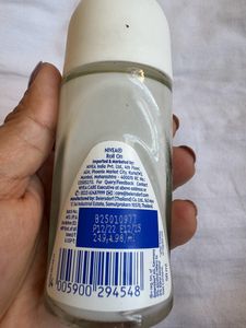 Deodorant Roll On  Natural Glow.
