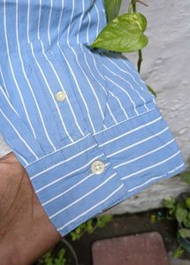 Old Navy Pin Stripe Button Down Blue Shirt.
