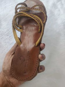 LEATHER SANDALS FOR WOMEN
