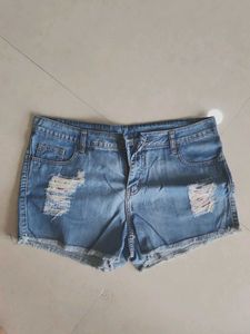 Tear pattern Denim Shorts
