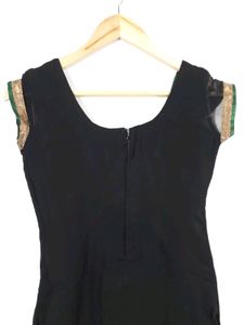 Women Black &amp; Green Embroidery Selwar Set