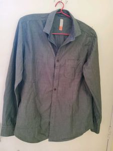 Men shirt With No Flaws( SIZE: MEDIUM)