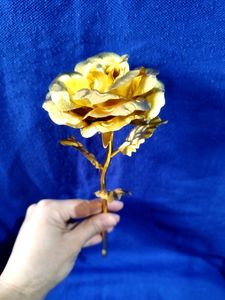 Golden Rose Show Piece