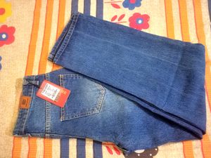 High-waisted Straight Jeans