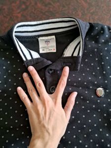 90% Off 💥 Red And Black Sweatshirts