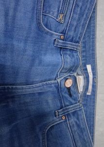 Skinny jeans, body shaping jeans