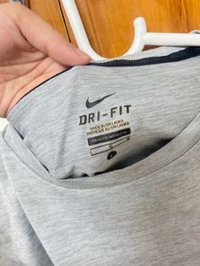 Nike Dri-FIT Gray T-Shirt - Size M