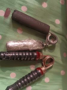 SET OF 2 HAND GRIPPER
