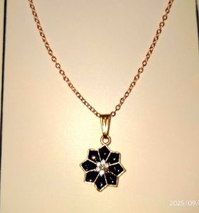 Black Flower Pendant Necklace