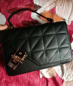 Chic Quilted Crossbody Bag