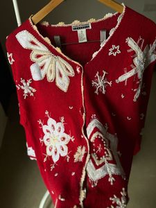 CLASSICS RED SNOWFLAKES PEARL DESIGN CARDIGAN