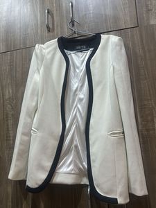 A beautiful hardly used korean blazer!