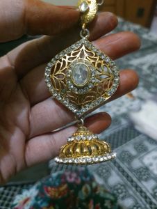 Elegant Gold &amp; Crystal Statement Necklace