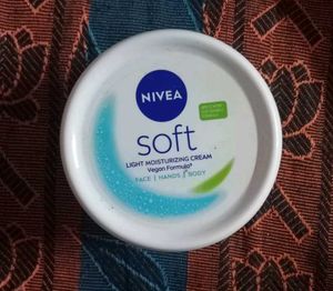 Nivea Soft Moisturizing Cream