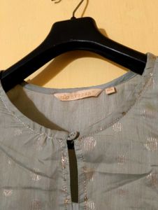 Avaasa Kurti Like New