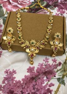 Jewellery Looking Gold Set