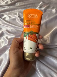 Lotus Botanicals Glow & De-tan Mineral Sunscreen