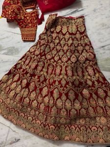 red lehnga