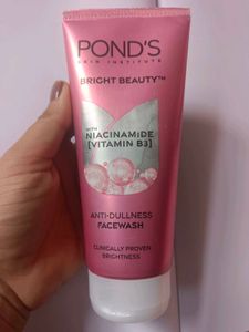 Pond's Bright Beauty Facewash