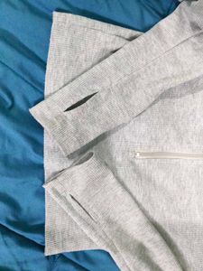 Sporty Grey Fitted Full-Sleeve Crop Top