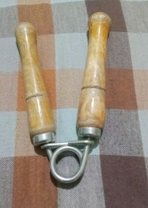WOODEN HAND GRIPPER