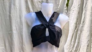 SHEIN BLACK CROP TOP