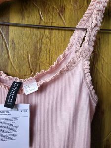H&amp;M Lace Trimmed Crop Top/ SIZE-M
