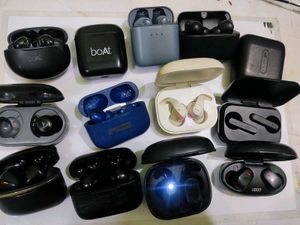Lot of Wireless Earbuds