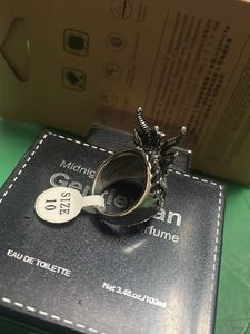 FASHION RING.