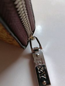 Crocodile Ki Khal se Bna Hua Bag h