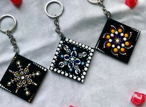 CUSTOMISED MANDALA ART HAND PAINTED KEYCHAINS🎀