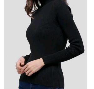 Turtle Neck Top🖤
