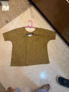 Roadster Mustard V-Neck Tee‼️sale‼️