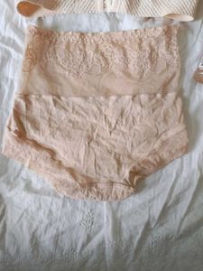 branded penty and braa set.