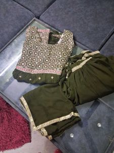 Elegant Olive Green Kurta Set L