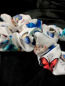 2 Scrunchies 🦋🦋🦋