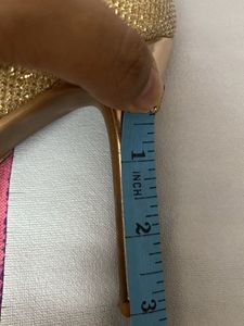 Peep-toes Golden Heels