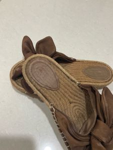 H&amp;M Brown Bow Platform Slides