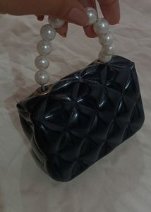 Beautiful Aesthetic Pearl Black Bag💞🌷