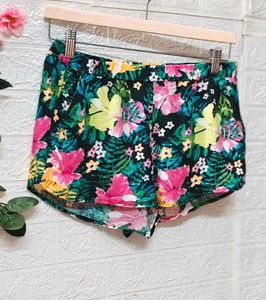 H&amp;M Floral Print Shorts Small Size