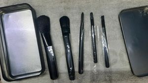 L&#39;Oreal Makeup Brushes- New &amp; Unused