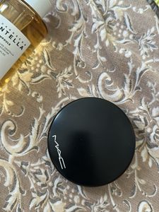 Mac Medium Tan mineralise Skinfinish Compact