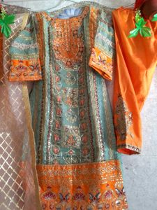 Elegant Pakistani Suit