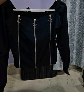 Chic Black Zipper Top