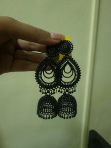 Stylish Drop Earrings ( 1 Black Set )