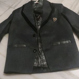 Black color coat with pant ... party wear...sell on cash ...(1-3 year age)