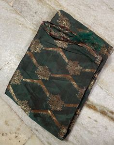 Tissue Orgenza Sareee And Banarasi Blouse 🥻