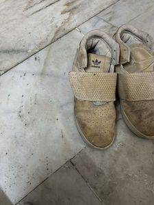 Adidas Sneakers
