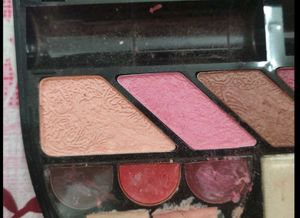 💅Handy And Travel Friendly Make Up Set💅