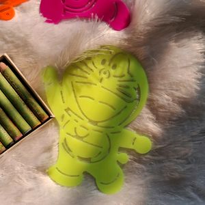 DORAEMON STENCILS AND CRAYONS FOR KIDS